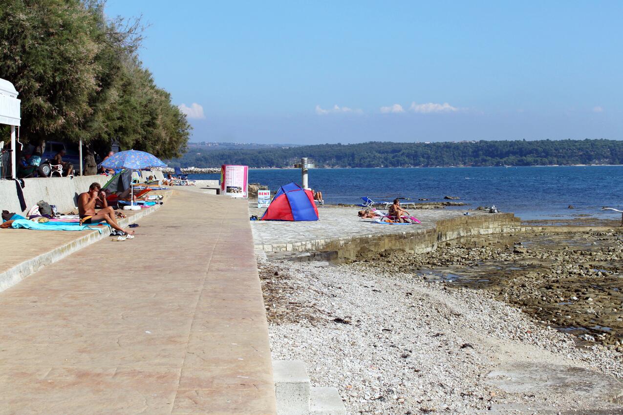La spiaggia più vicina - Appartamenti accanto al mare Novigrad