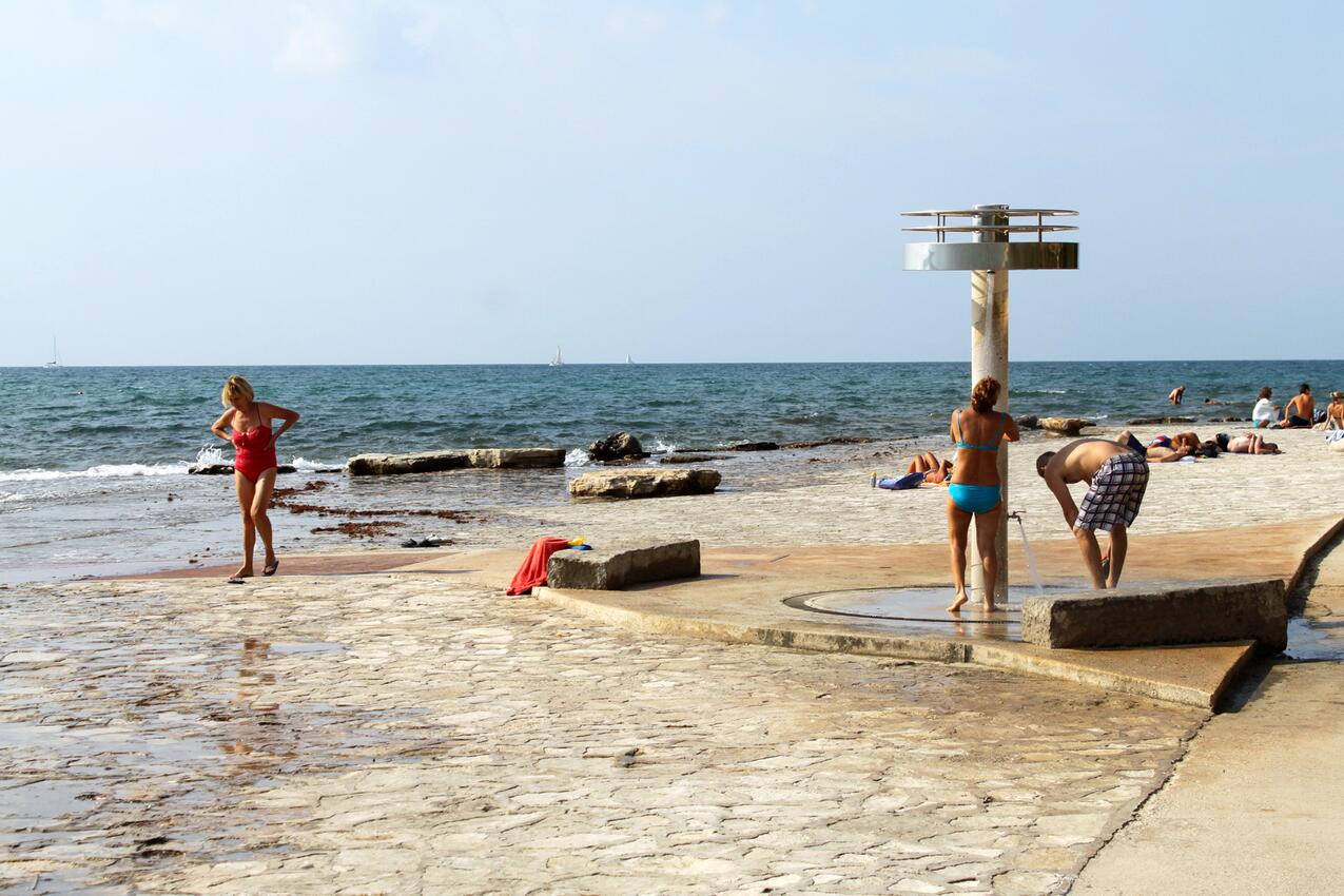 La spiaggia più vicina - Appartamenti accanto al mare Novigrad