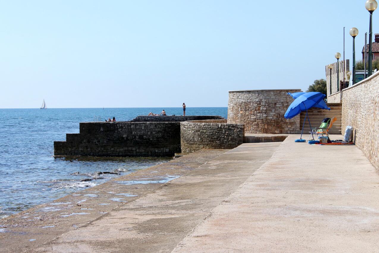 La spiaggia più vicina - Appartamenti accanto al mare Novigrad
