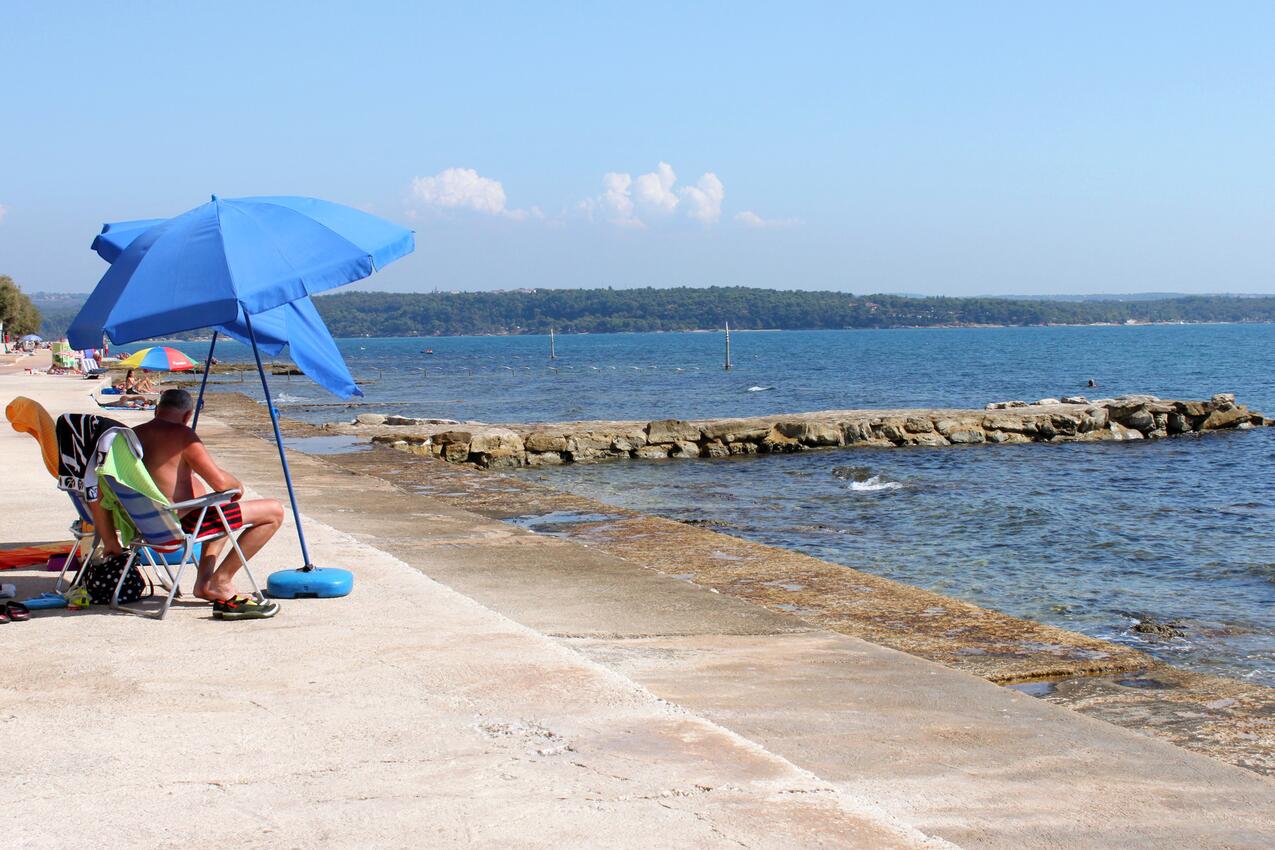 La spiaggia più vicina - Appartamenti accanto al mare Novigrad