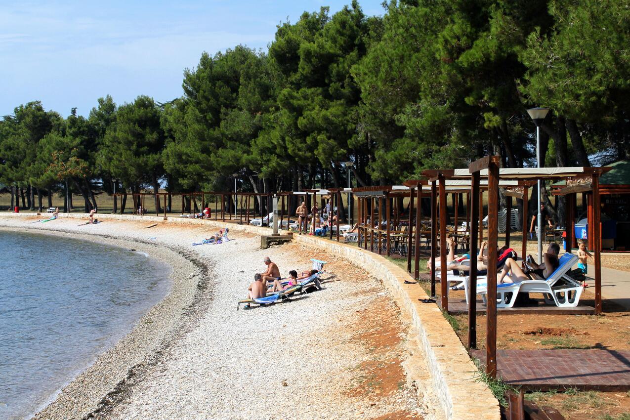 La spiaggia più vicina - Appartamenti con parcheggio Mareda, Novigrad