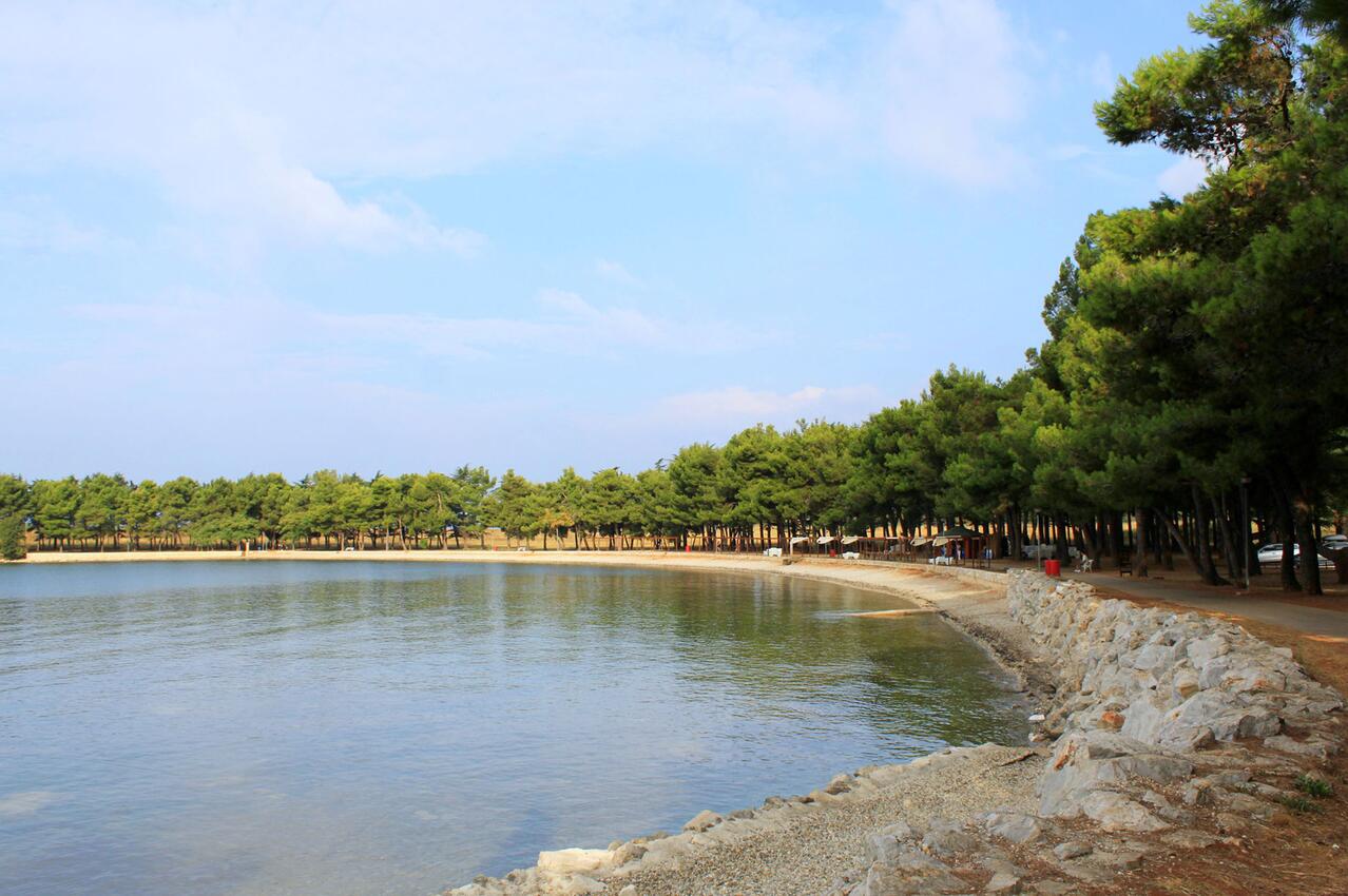 La spiaggia più vicina - Appartamenti con parcheggio Mareda, Novigrad