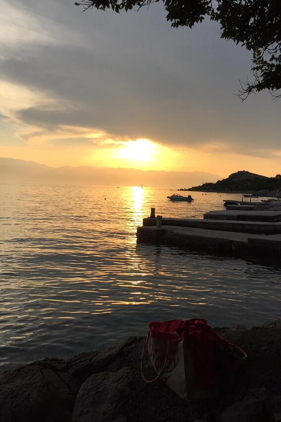Nächster Strand - Ferienwohnungen mit Parkplatz Omisalj, Krk