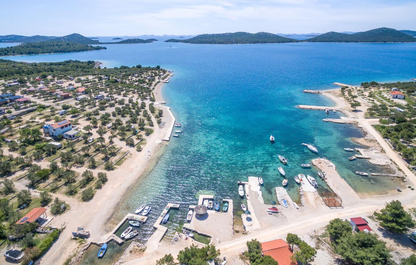 Nejbližší pláž - Rodinné apartmány s bazénem Drage, Biograd