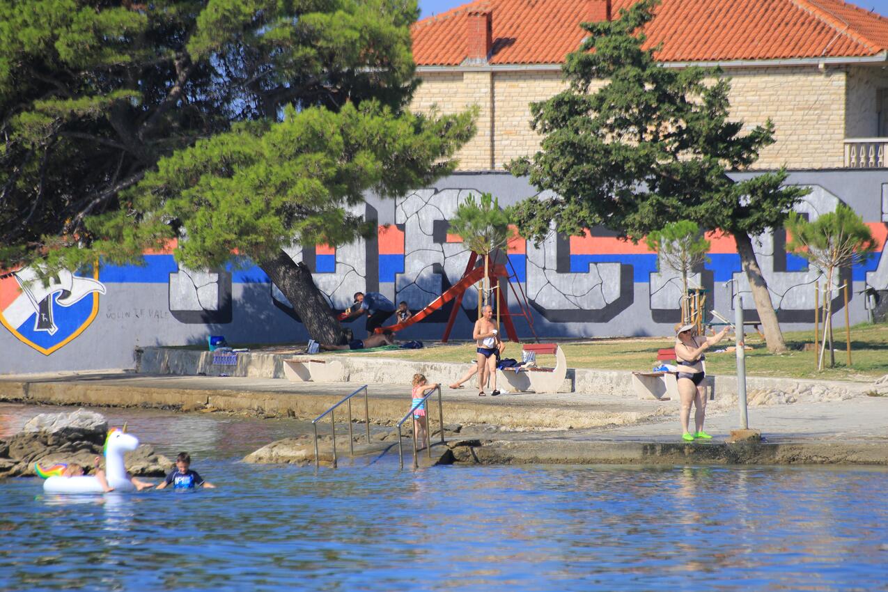 Nächster Strand - Ferienwohnungen mit Parkplatz Kastel Gomilica, Kastela