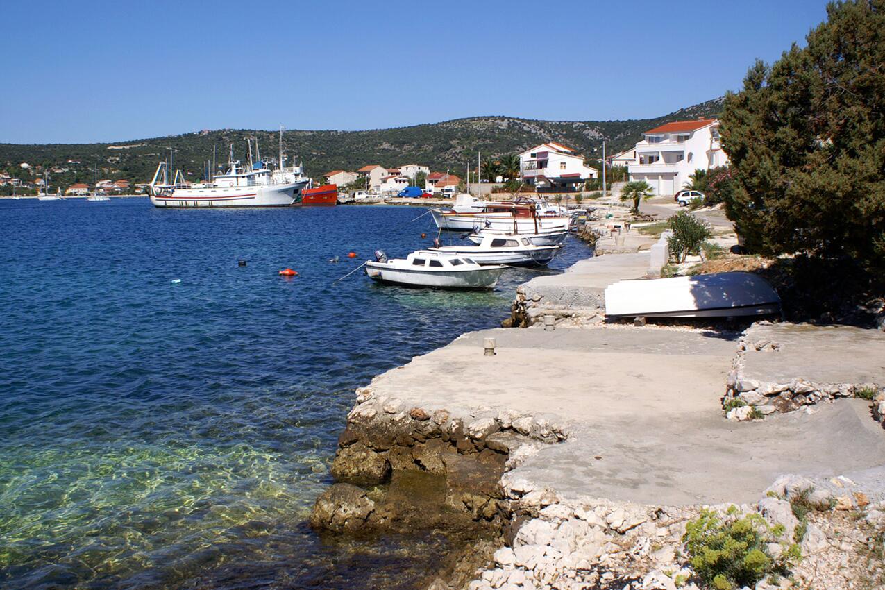 La spiaggia più vicina - Appartamenti accanto al mare Vinisce, Traù - Trogir