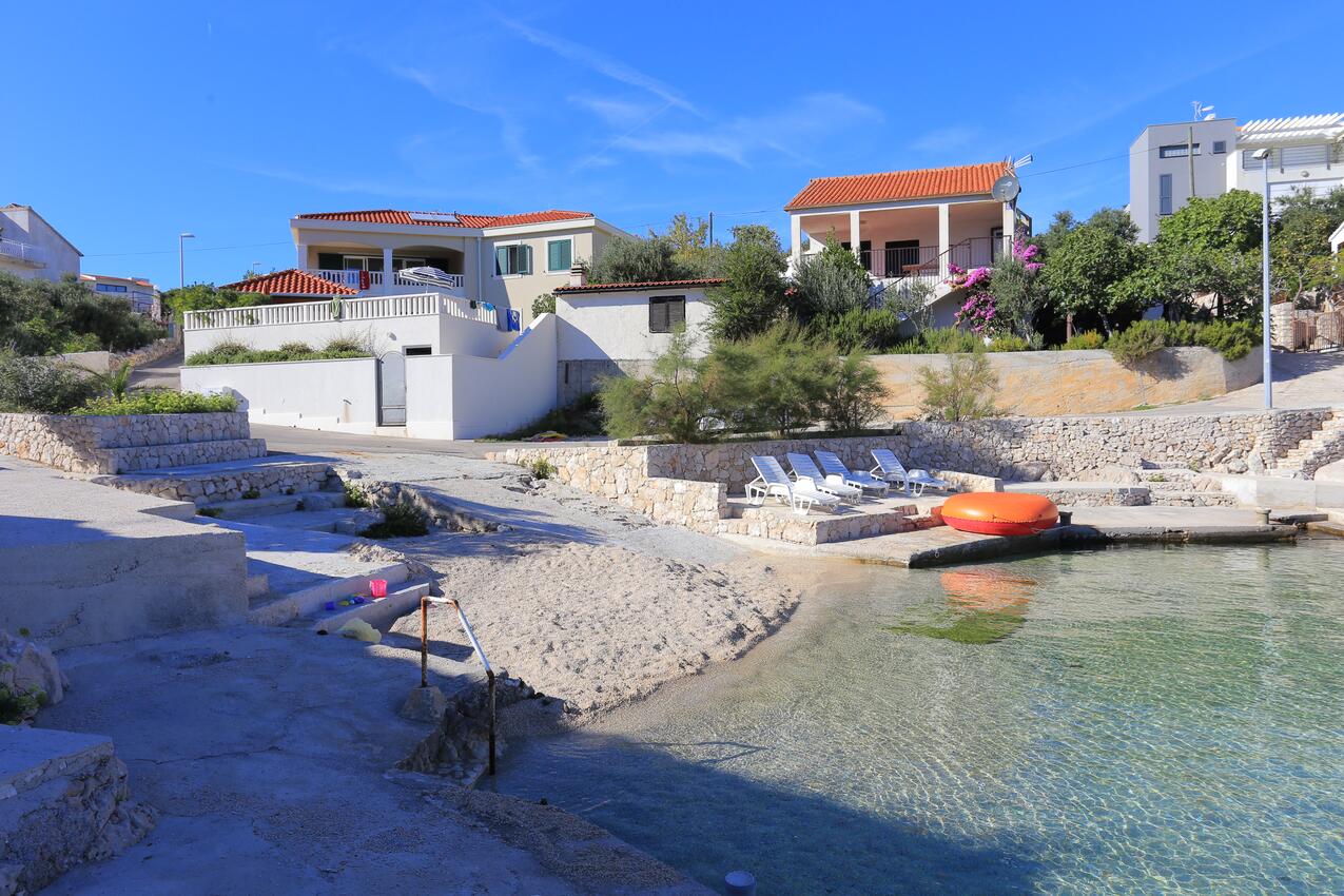 Nächster Strand - Ferienwohnungen am Meer Bucht Ostricka luka, Rogoznica