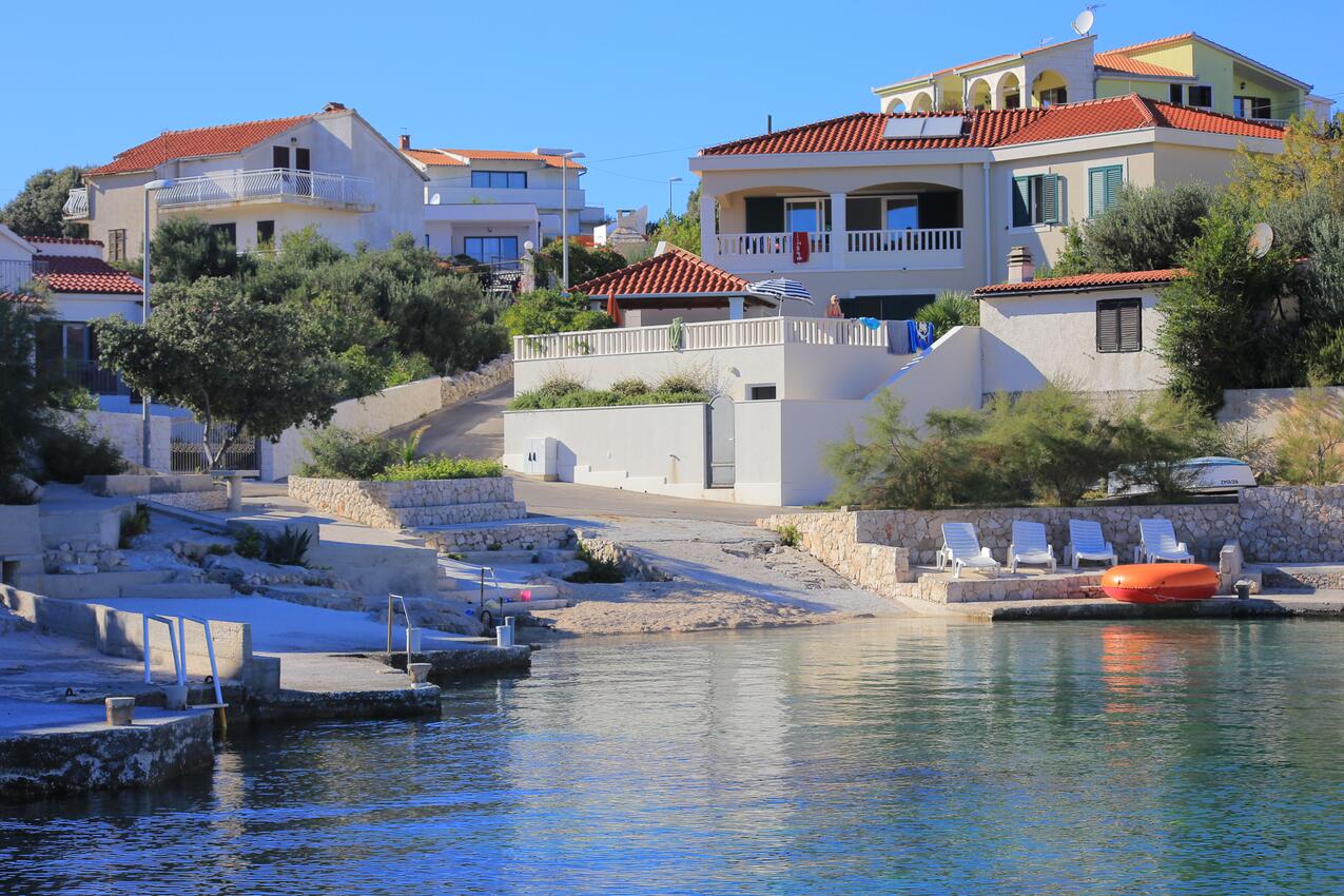 Nächster Strand - Ferienwohnungen am Meer Bucht Ostricka luka, Rogoznica
