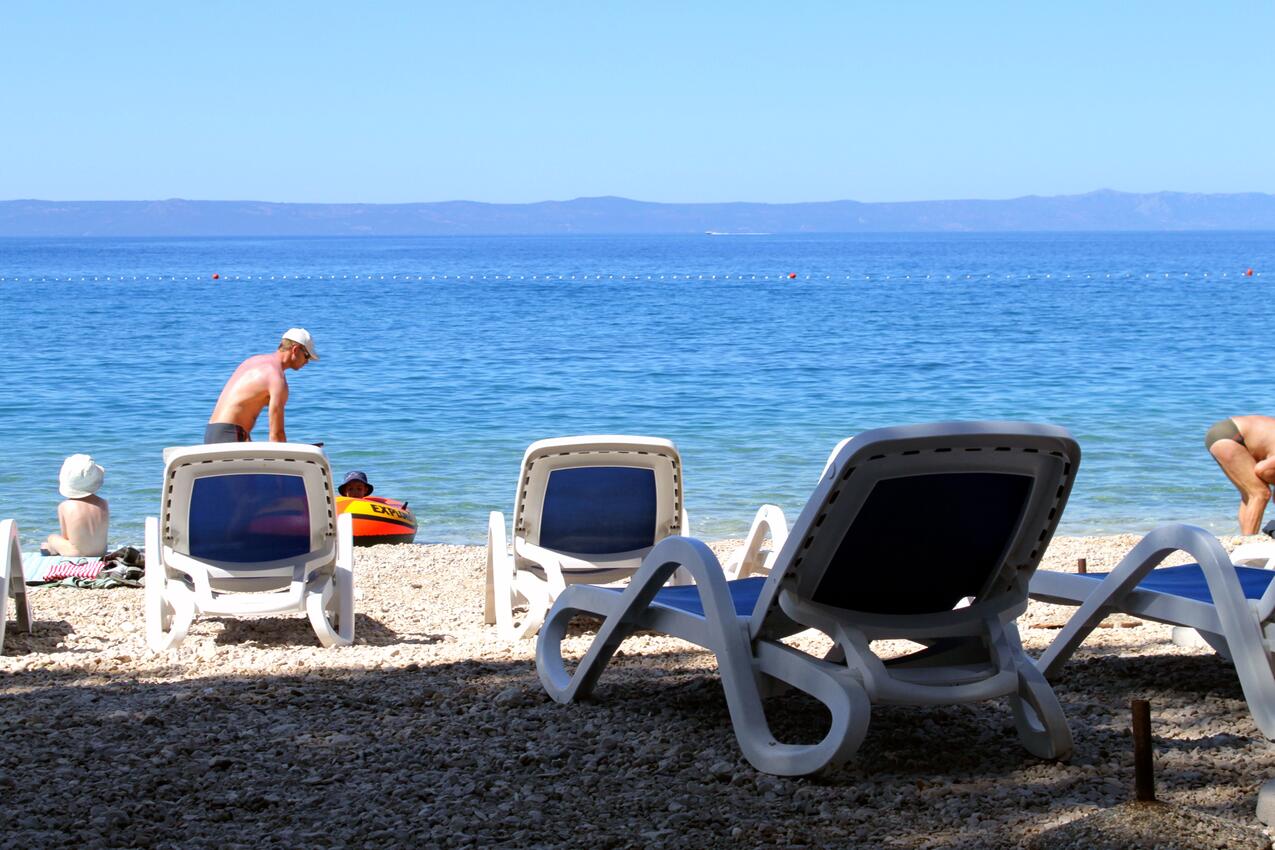 Nearest beach - Apartments with parking spaces Makarska
