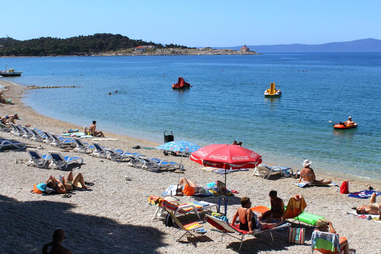 Nearest beach - Apartments with parking spaces Makarska