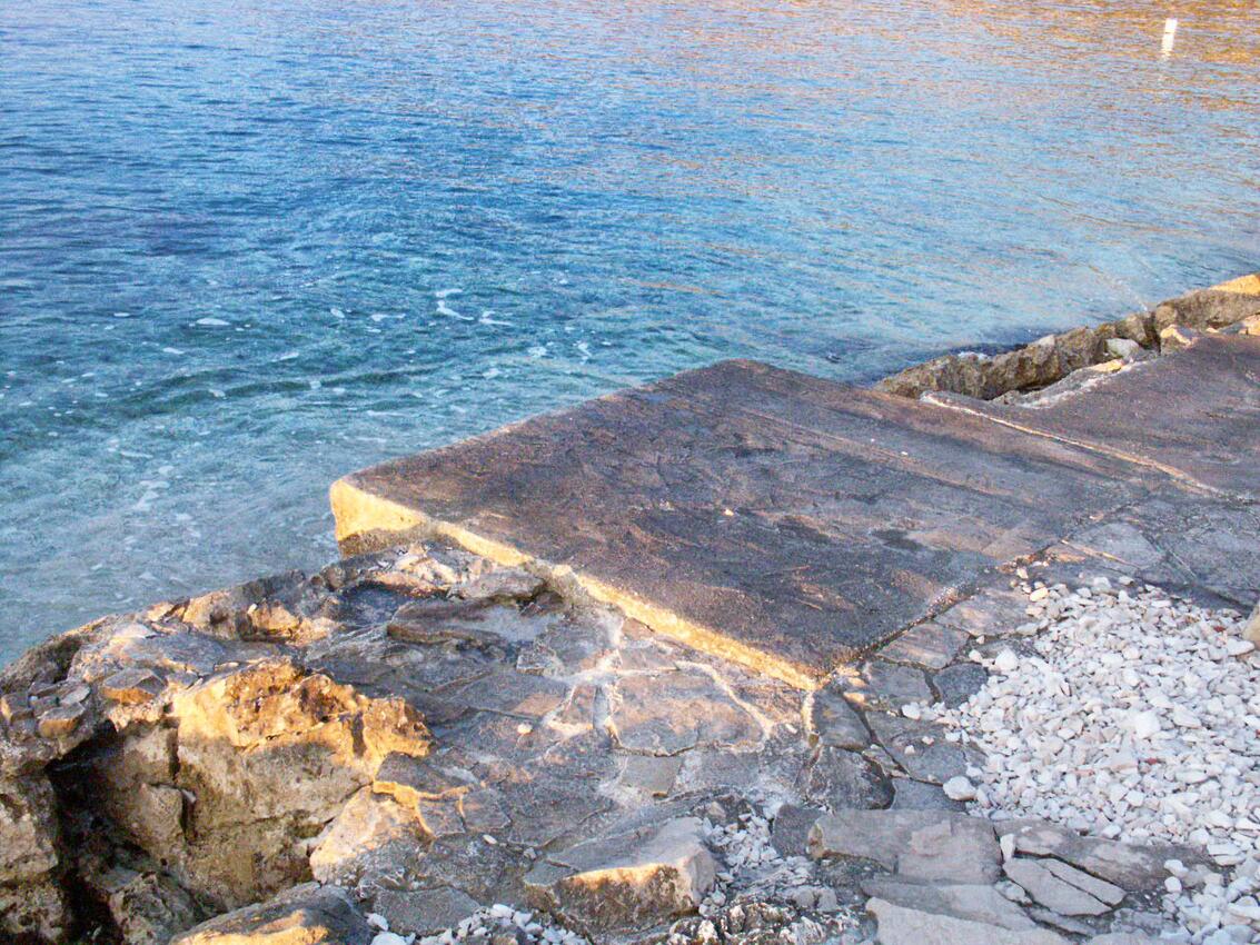 La spiaggia più vicina - Appartamenti accanto al mare Maslinica, Solta