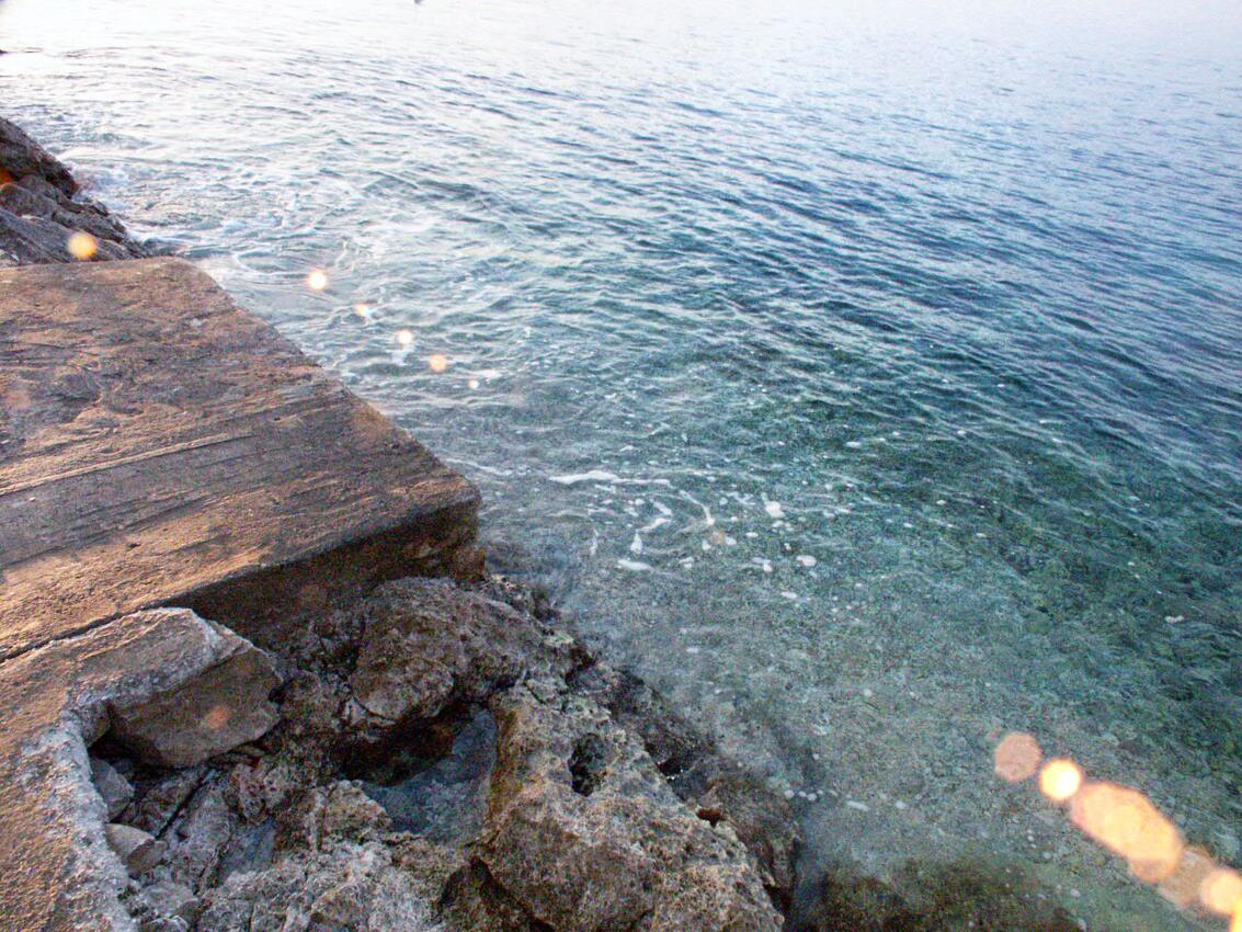 La spiaggia più vicina - Appartamenti accanto al mare Maslinica, Solta