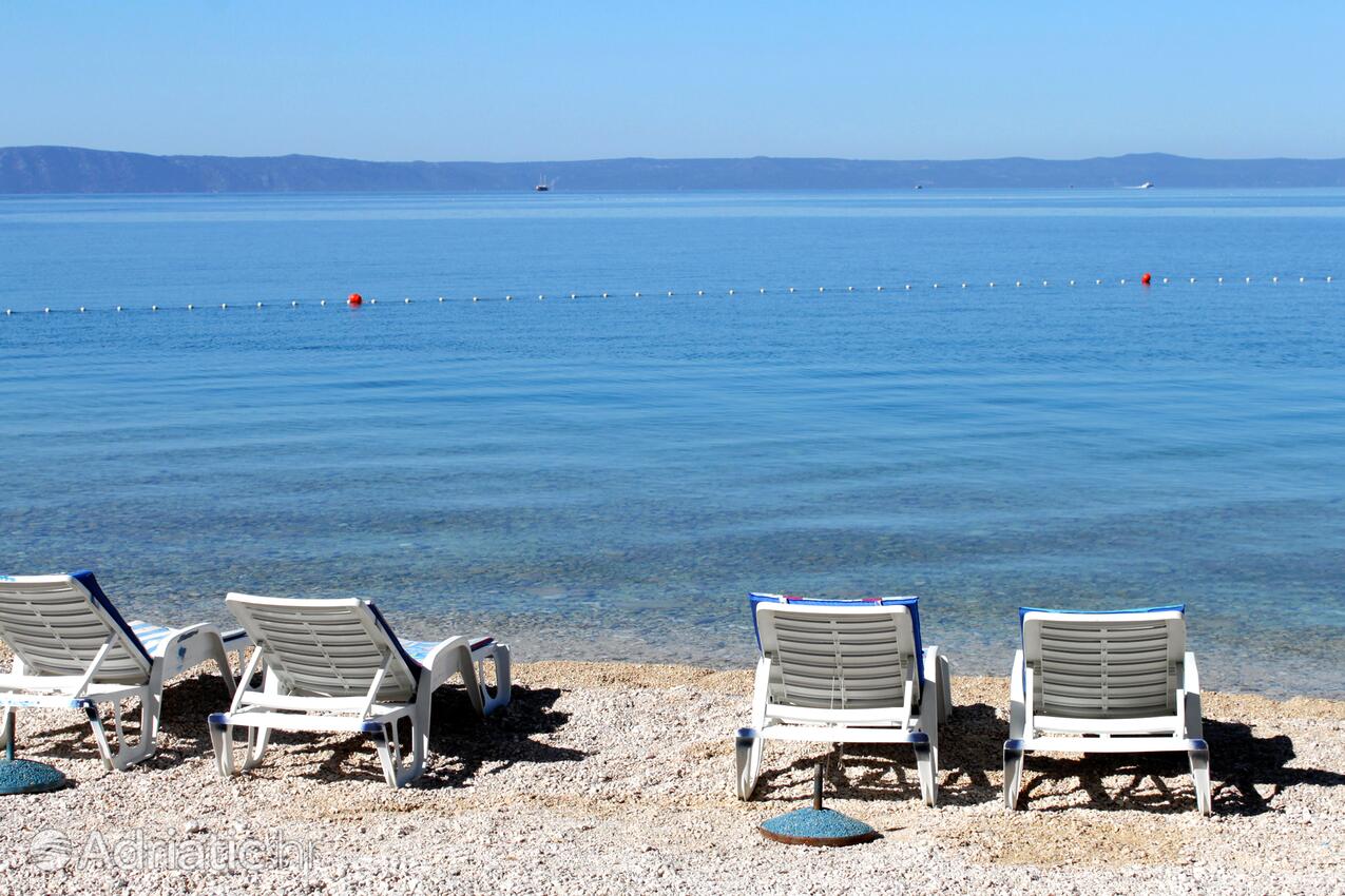 Nearest beach - Apartments with a parking space Makarska