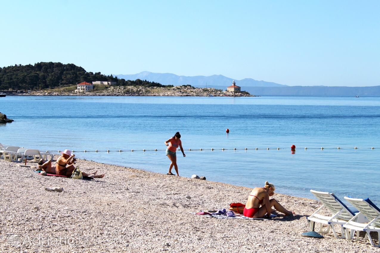 Nearest beach - Apartments with a parking space Makarska