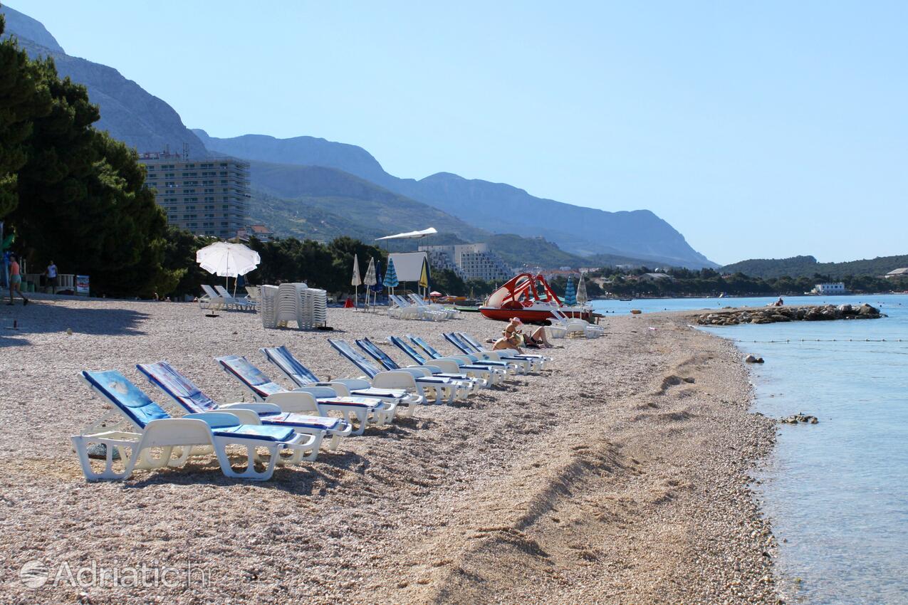 Nearest beach - Apartments with a parking space Makarska