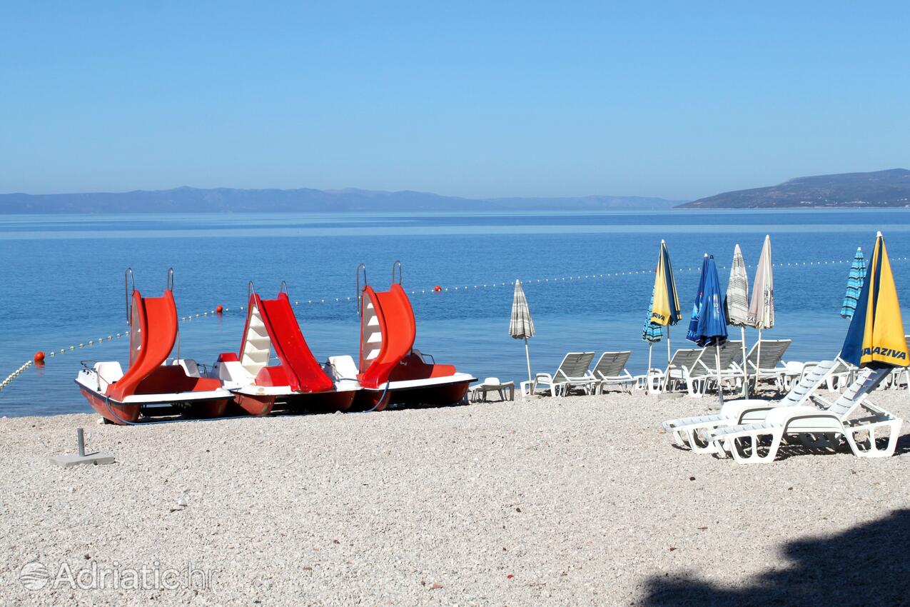 Nearest beach - Apartments with a parking space Makarska