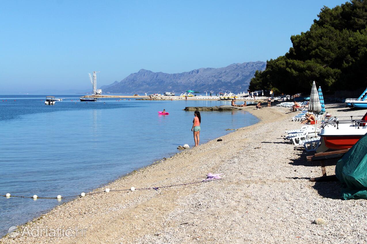 Nearest beach - Apartments with a parking space Makarska