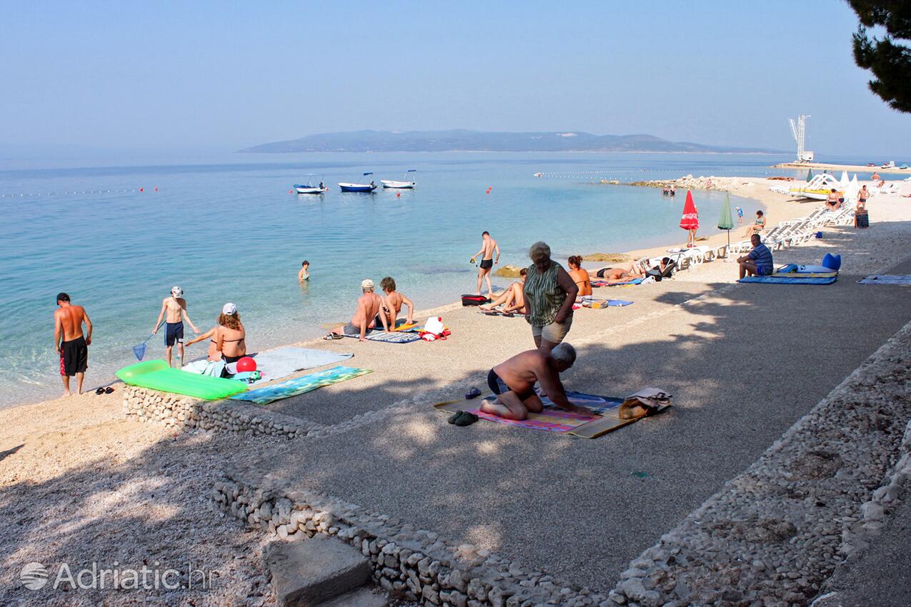 Nearest beach - Apartments with a parking space Makarska