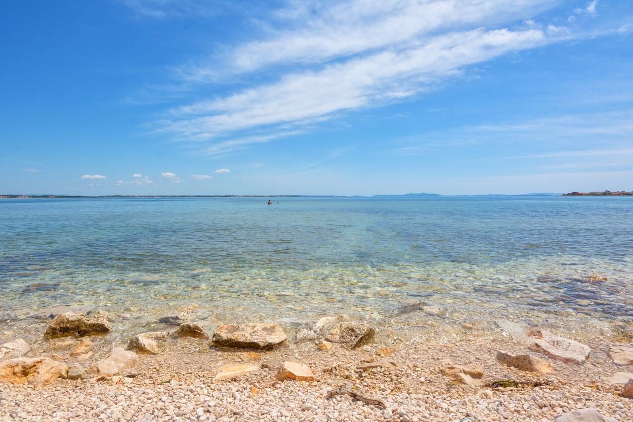 Najbliža plaža - Apartmani s bazenom pogodni za obitelji s djecom Vir - Kozjak, Vir