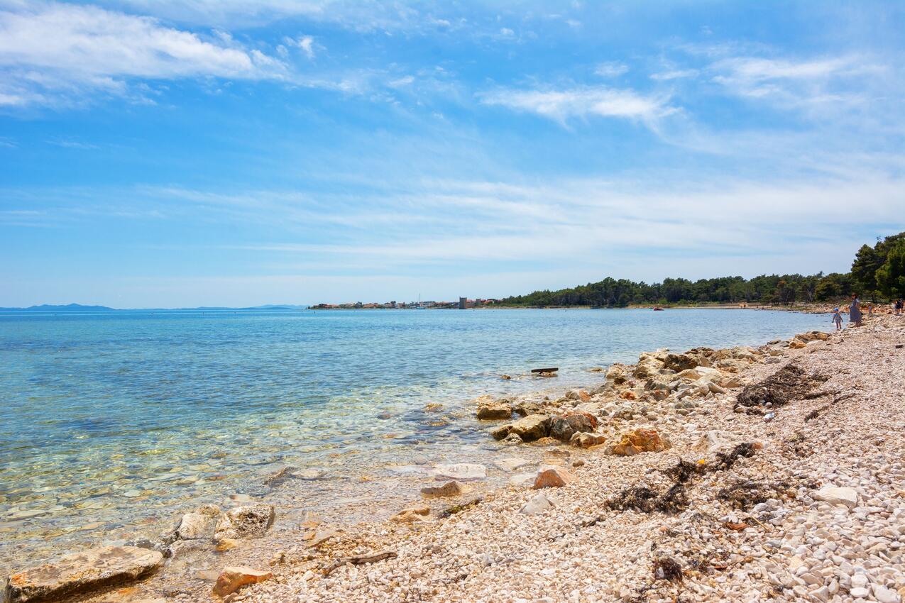 Najbliža plaža - Apartmani s bazenom pogodni za obitelji s djecom Vir - Kozjak, Vir