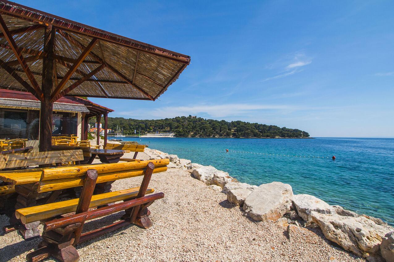 La spiaggia più vicina - Appartamenti accanto al mare Maslinica, Solta