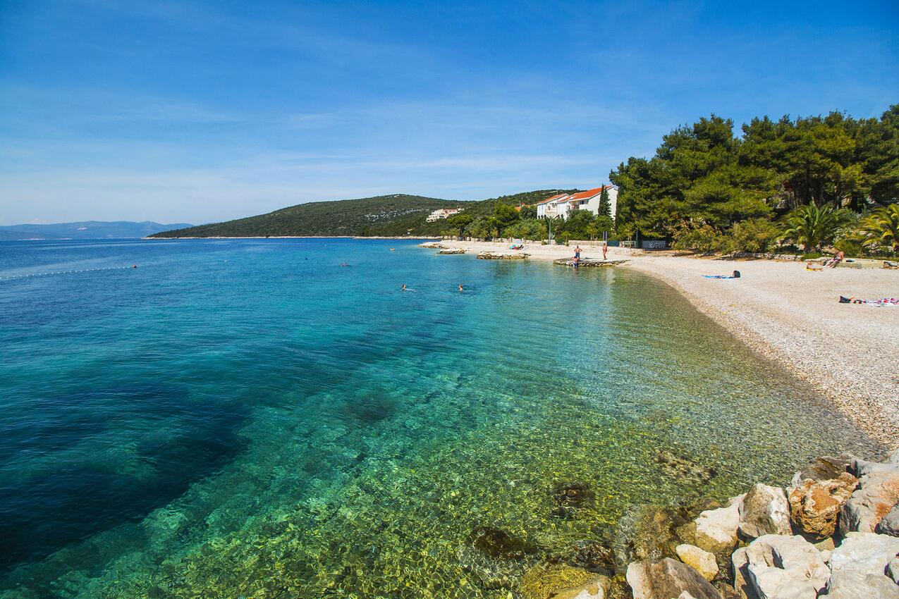 La spiaggia più vicina - Appartamenti accanto al mare Maslinica, Solta