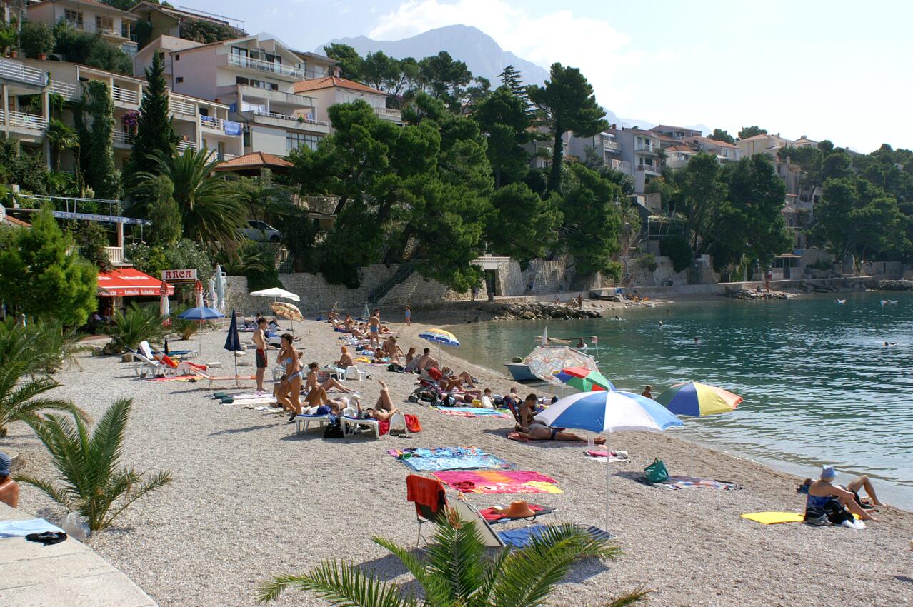 La spiaggia più vicina - Appartamenti e camere accanto al mare Brella - Brela, Macarsca - Makarska