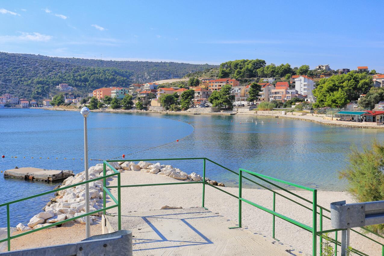 Nächster Strand - Ferienwohnungen mit Parkplatz Marina, Trogir