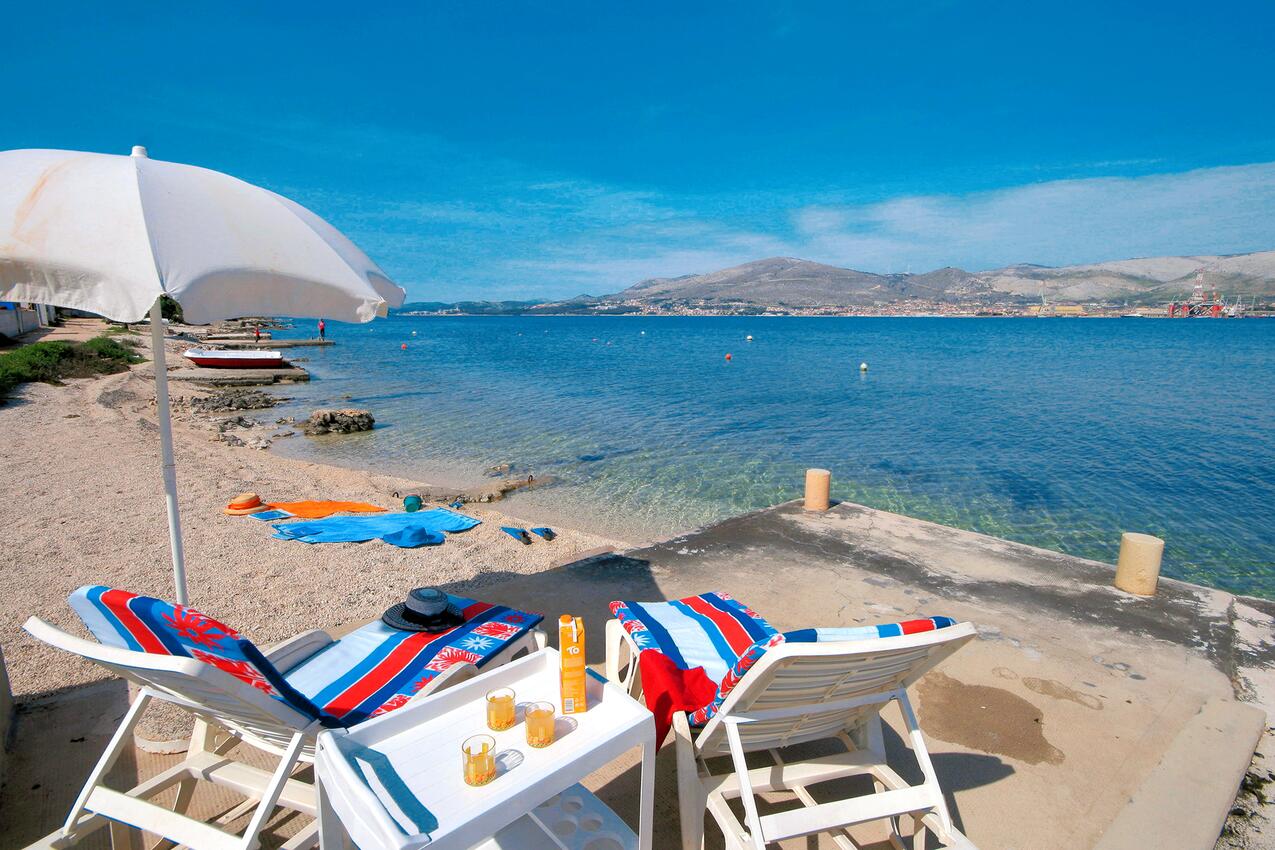 Legközelebbi strand - Apartmanok a tenger mellett Okrug Gornji, Ciovo