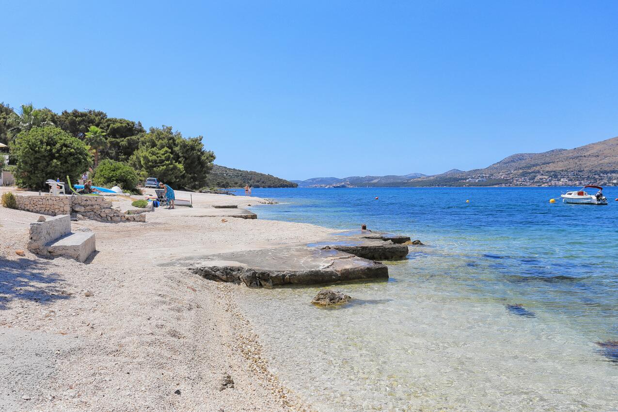 Legközelebbi strand - Apartmanok a tenger mellett Okrug Gornji, Ciovo