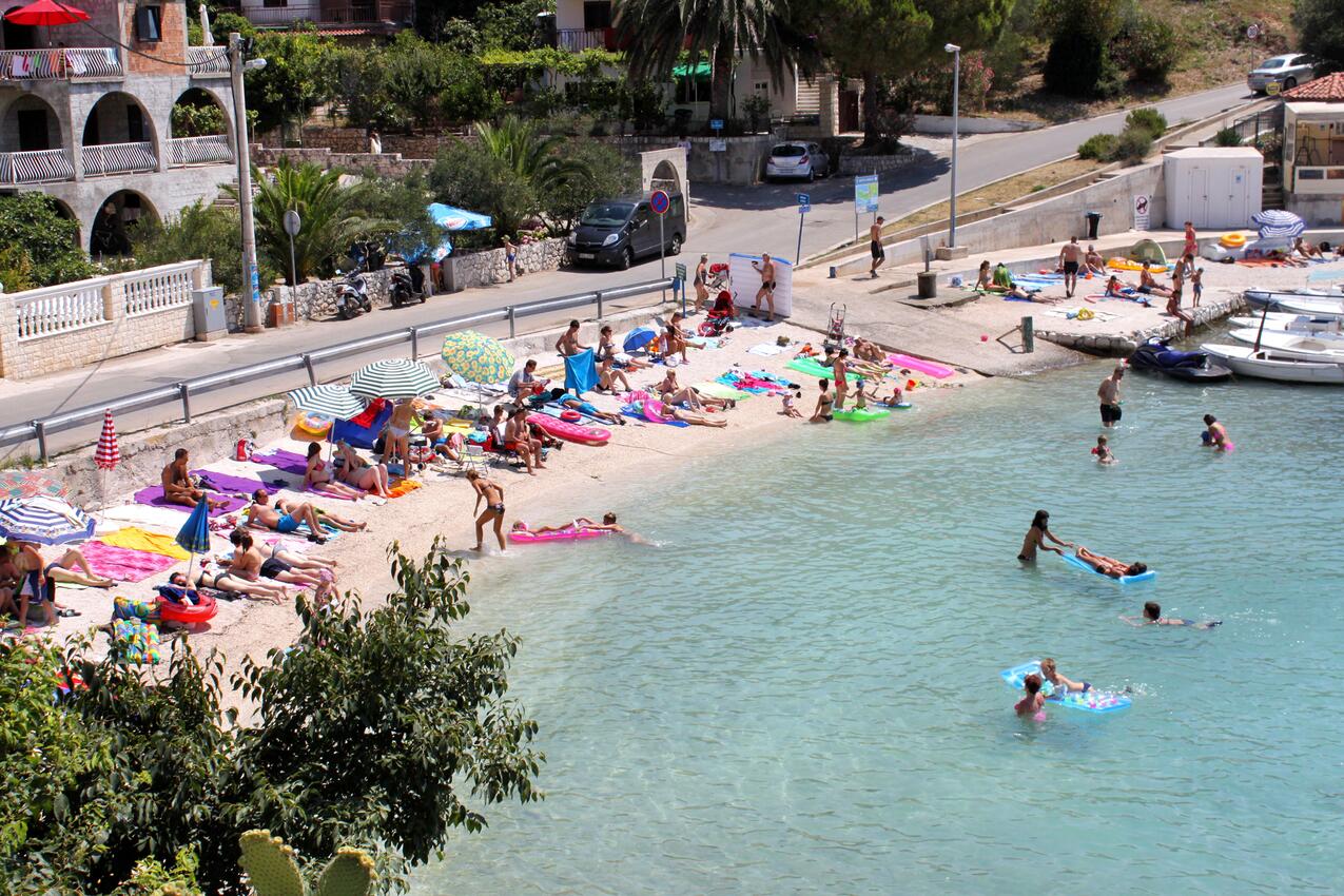 Najbližja plaža - Apartmaji s parkingom Mavarštica, Čiovo