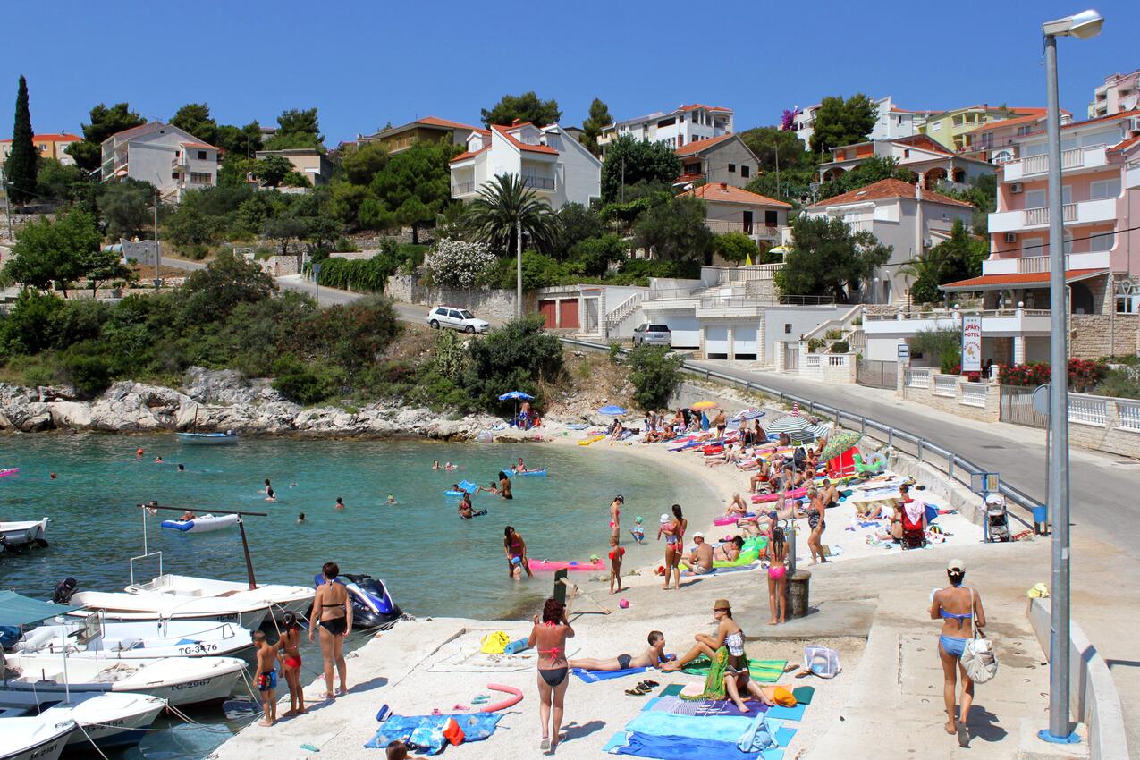 Najbližja plaža - Apartmaji s parkingom Mavarštica, Čiovo