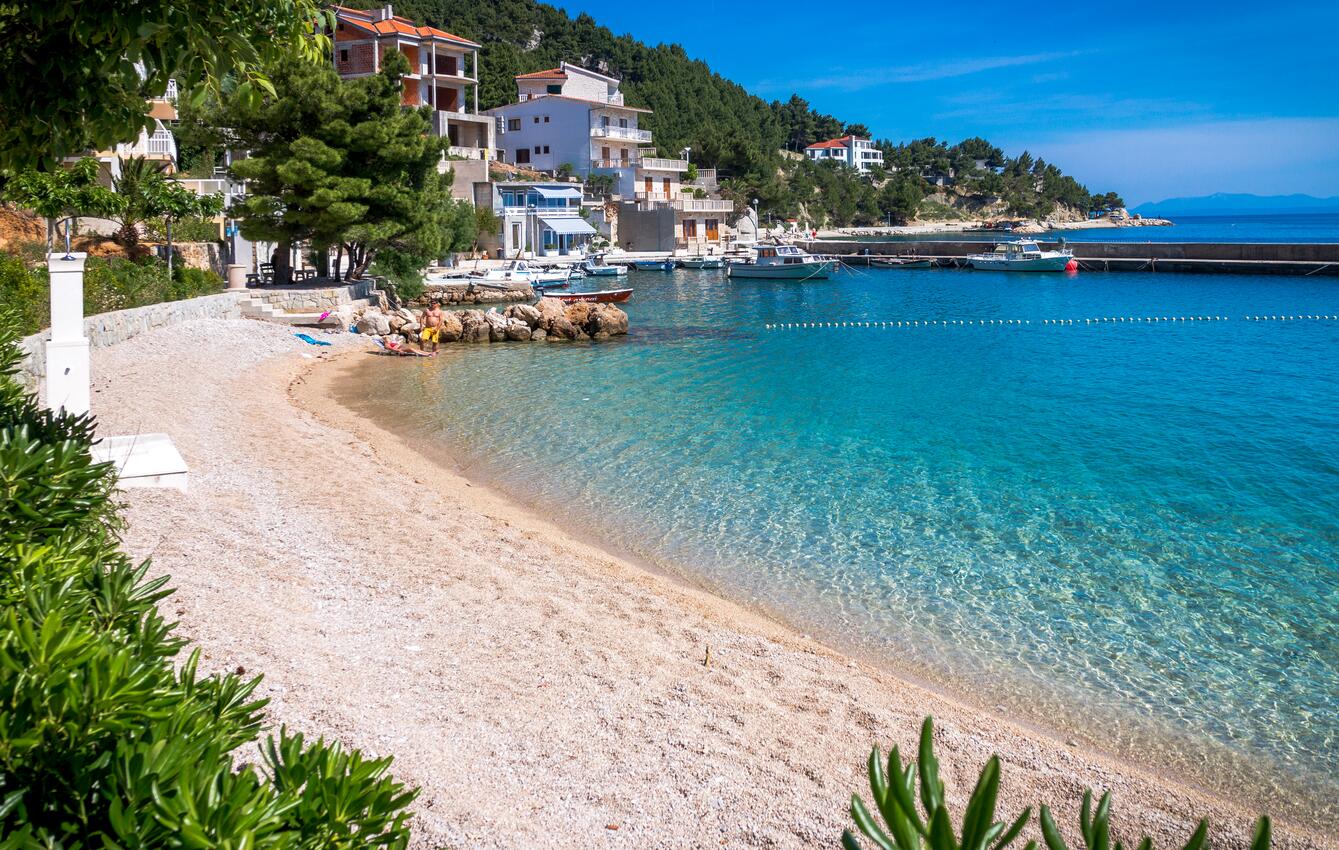 Nejbližší pláž - Apartmány a pokoje u moře Brela, Makarská - Makarska