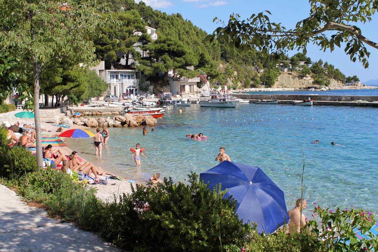 Nejbližší pláž - Apartmány a pokoje u moře Brela, Makarská - Makarska