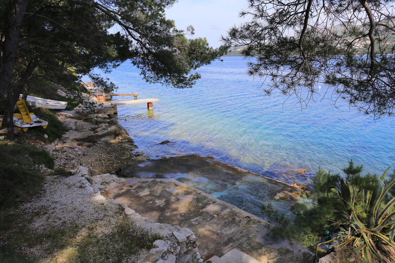 Nearest beach - Apartments with parking spaces Okrug Donji, Čiovo