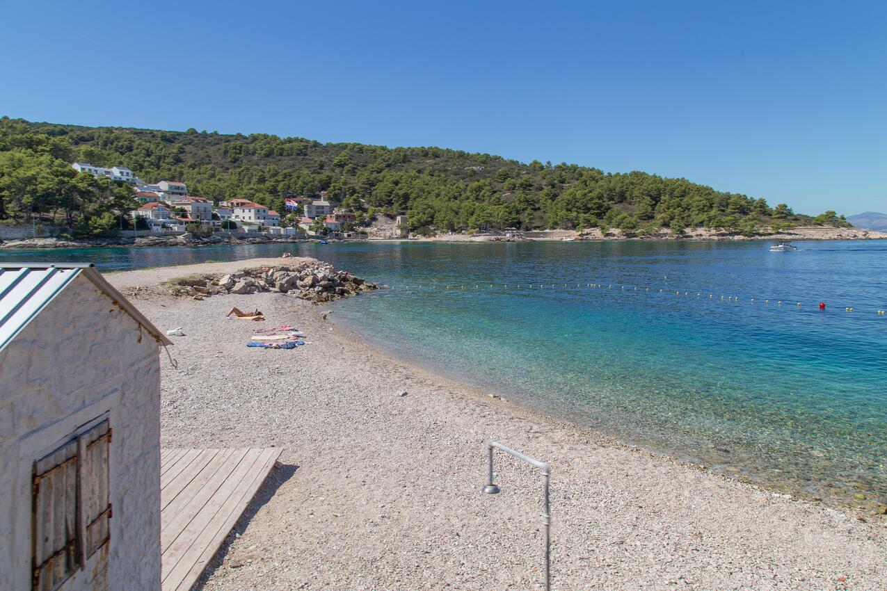 La spiaggia più vicina - Appartamenti accanto al mare Stomorska, Solta