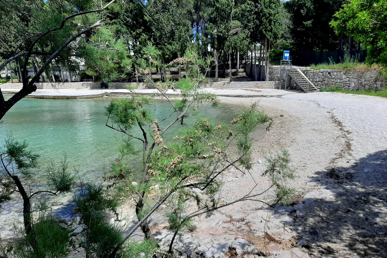 Najbliža plaža - Apartmani s parkingom Supetar, Brač