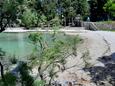 Nächster Strand Der Strand Vela Luka im Ort Supetar, Brač.