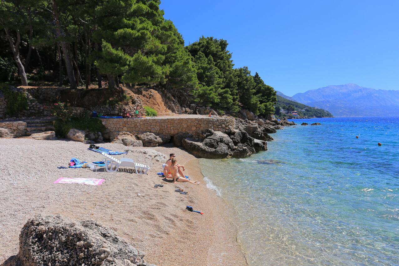 La spiaggia più vicina - Appartamenti accanto al mare con piscina Medici, Almissa - Omiš