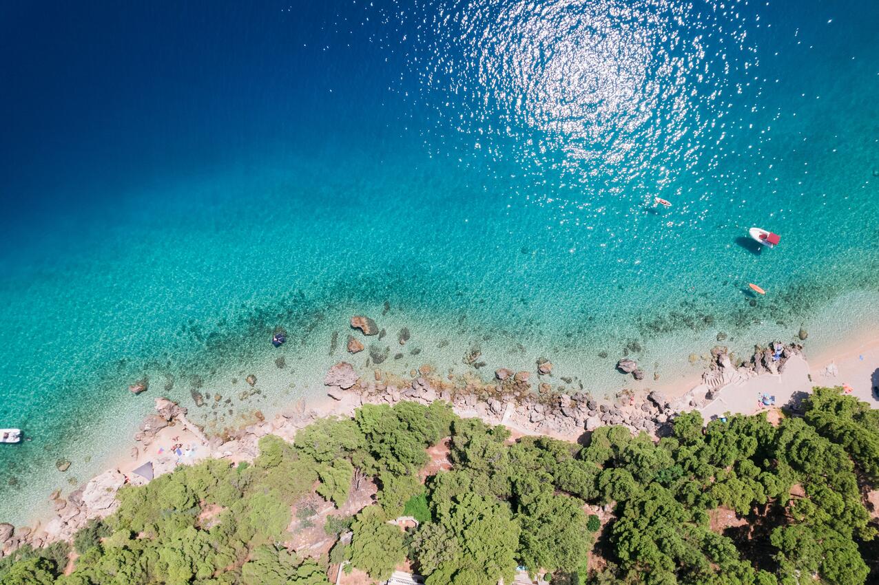 La spiaggia più vicina - Appartamenti accanto al mare con piscina Medici, Almissa - Omiš