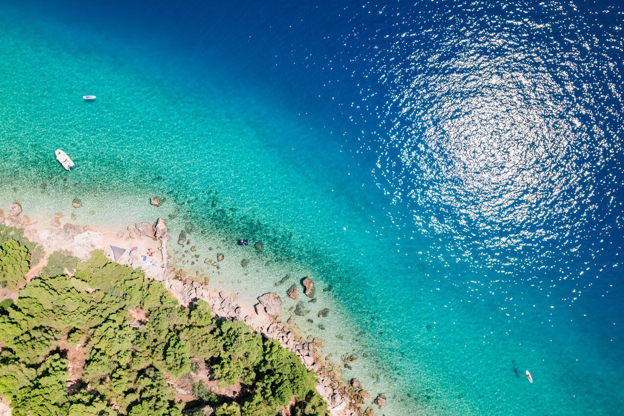 La spiaggia più vicina - Appartamenti accanto al mare con piscina Medici, Almissa - Omiš