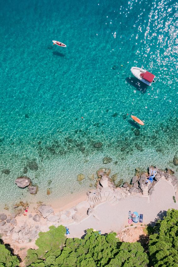 La spiaggia più vicina - Appartamenti accanto al mare con piscina Medici, Almissa - Omiš