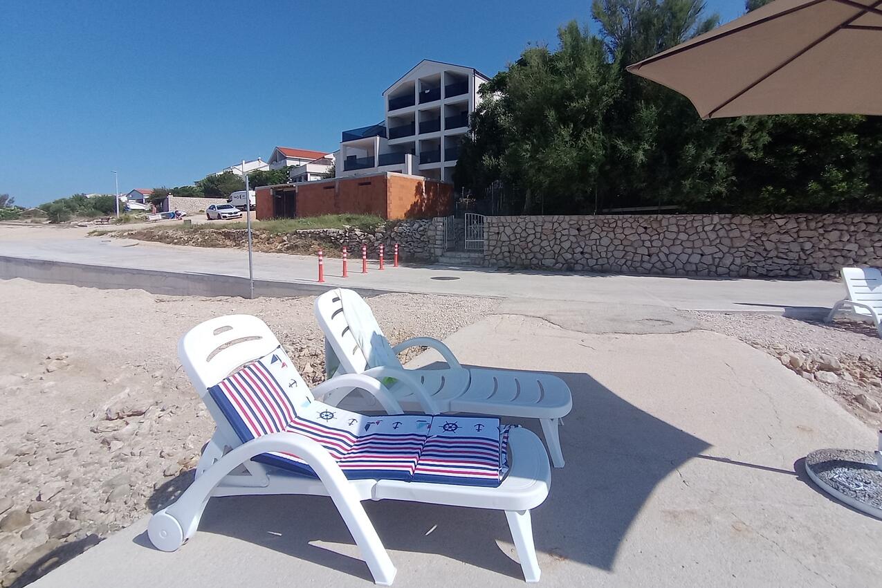 Najbliža plaža - Apartmani uz more Vidalići, Pag