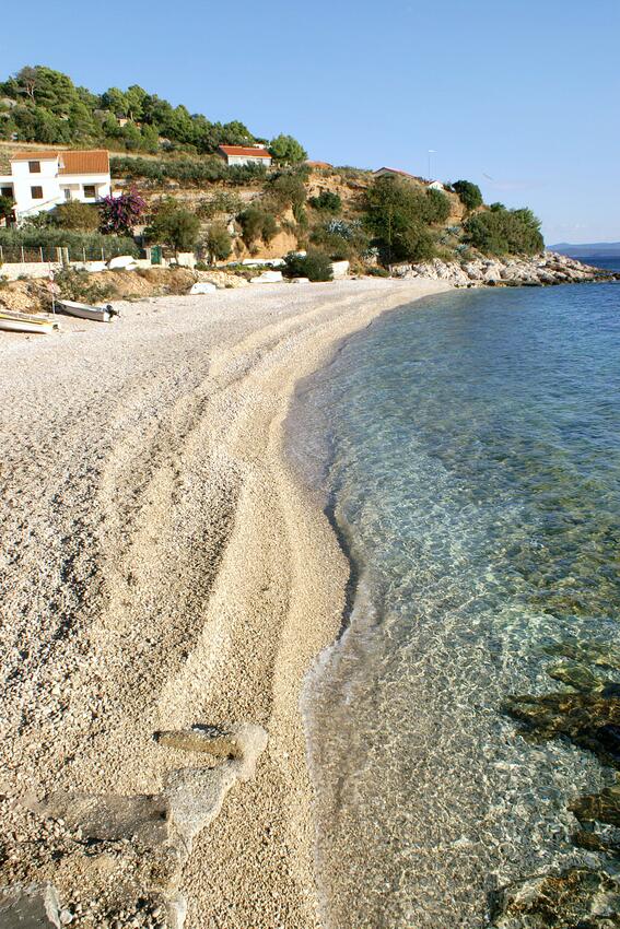 La spiaggia più vicina - Appartamenti robinsoniani con parcheggio Baia Vela Farska, Brazza - Brač