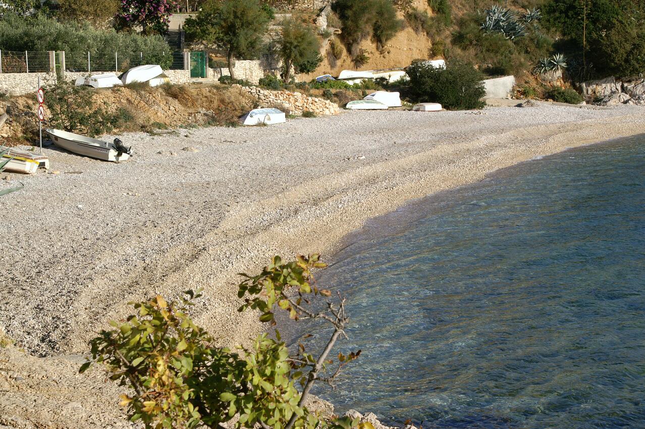 La spiaggia più vicina - Appartamenti robinsoniani con parcheggio Baia Vela Farska, Brazza - Brač