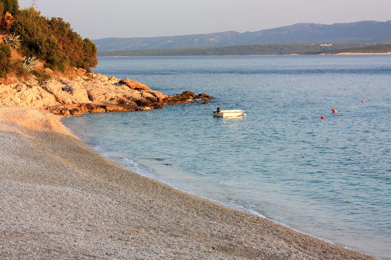 La spiaggia più vicina - Appartamenti robinsoniani con parcheggio Baia Vela Farska, Brazza - Brač
