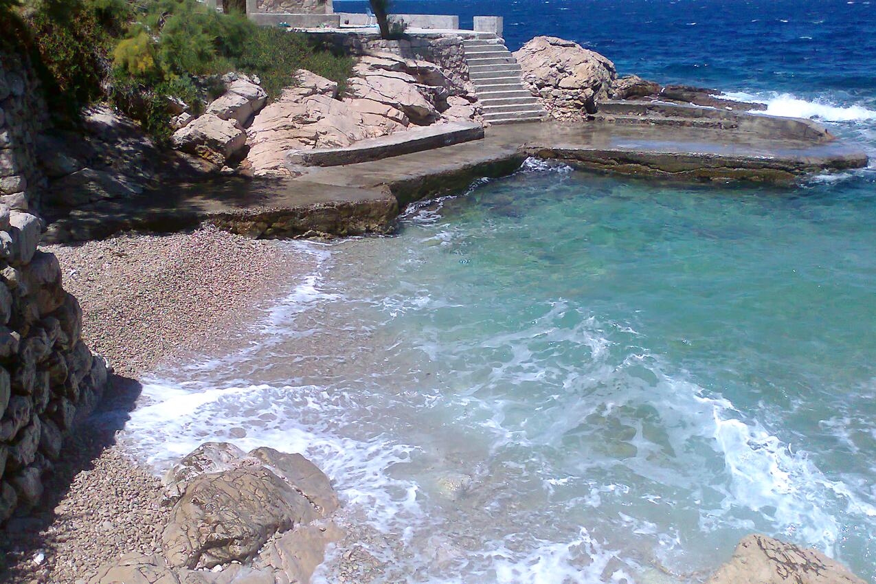 Nächster Strand - Ferienwohnung am Meer im Robinson Crusoe Stil Bucht Virak, Hvar