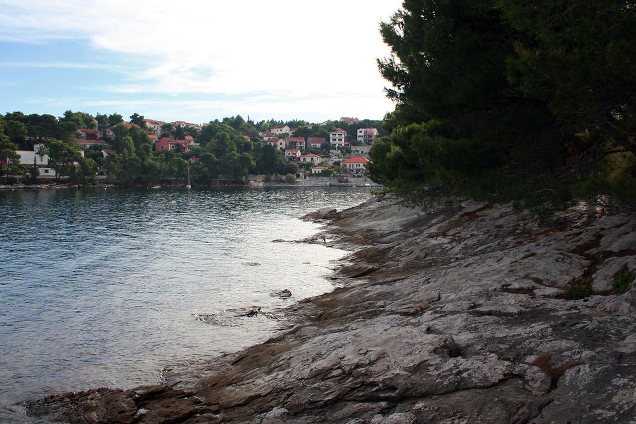 Najbližšia pláž - Apartmány pri mori Splitska, Brač
