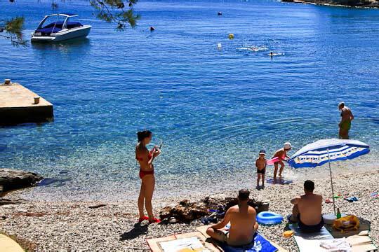 Nächster Strand - Ferienwohnungen am Meer Puntinak, Brac