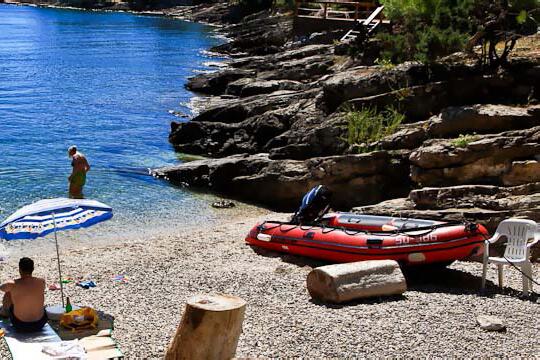 Nächster Strand - Ferienwohnungen am Meer Puntinak, Brac